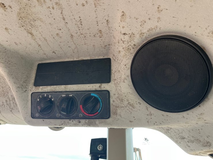 2021-massey-ferguson-4708-image-21