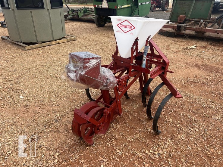 covington-single-row-planter-5744-image-2