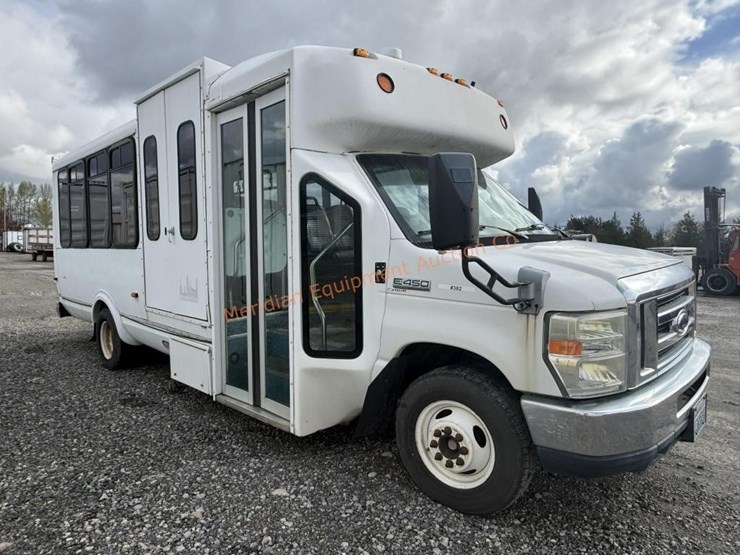 2010-ford-e450-image-9