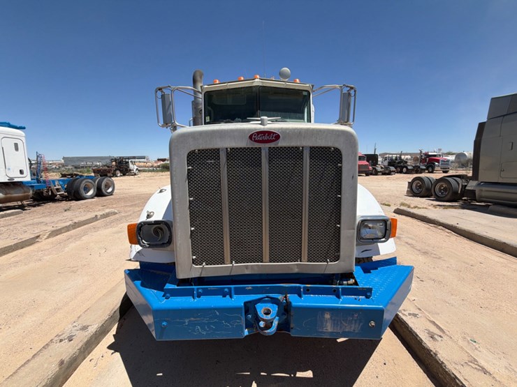 2009-peterbilt-365-image-2