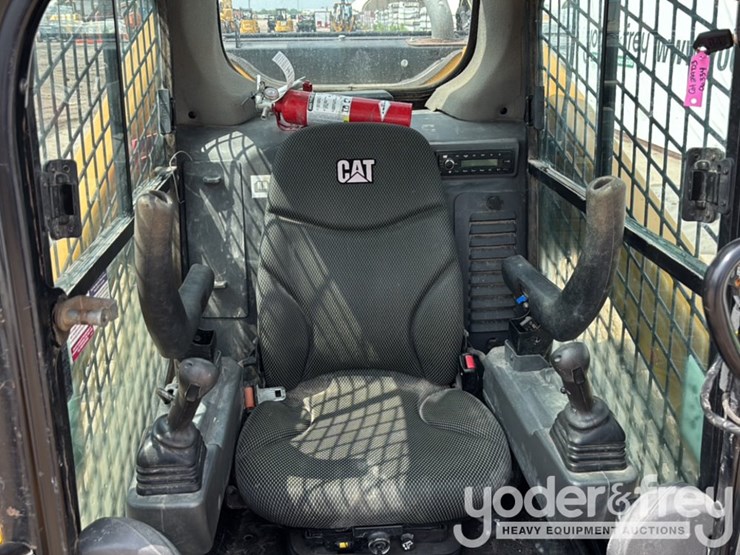 2022-caterpillar-299d3-image-38