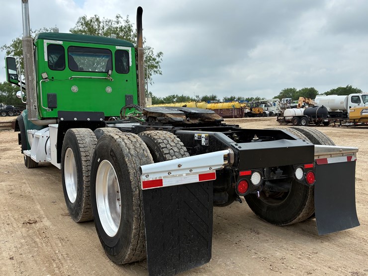 2014-peterbilt-567-image-6