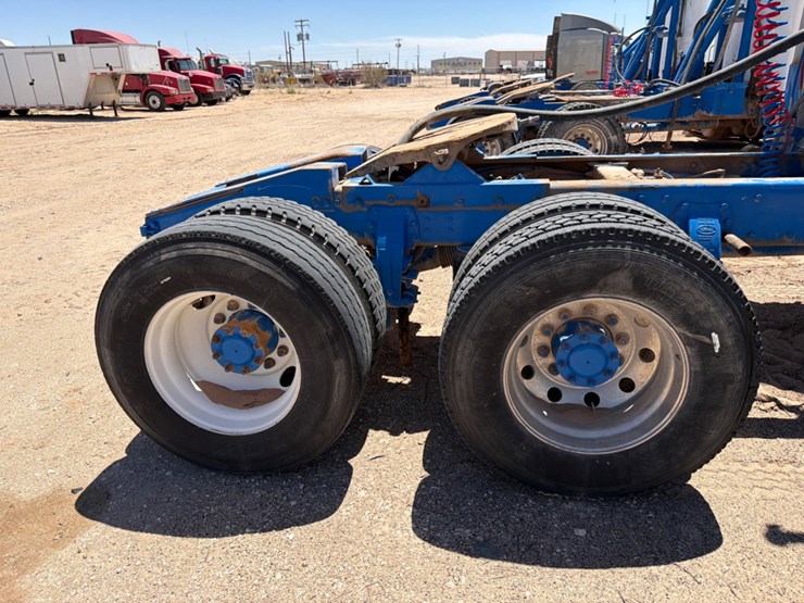 2009-peterbilt-365-image-4