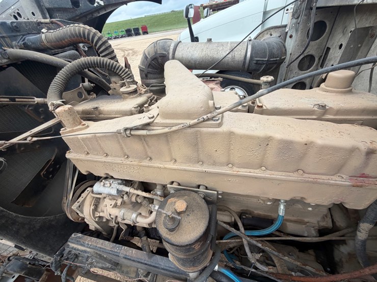 1975-peterbilt-359-image-14