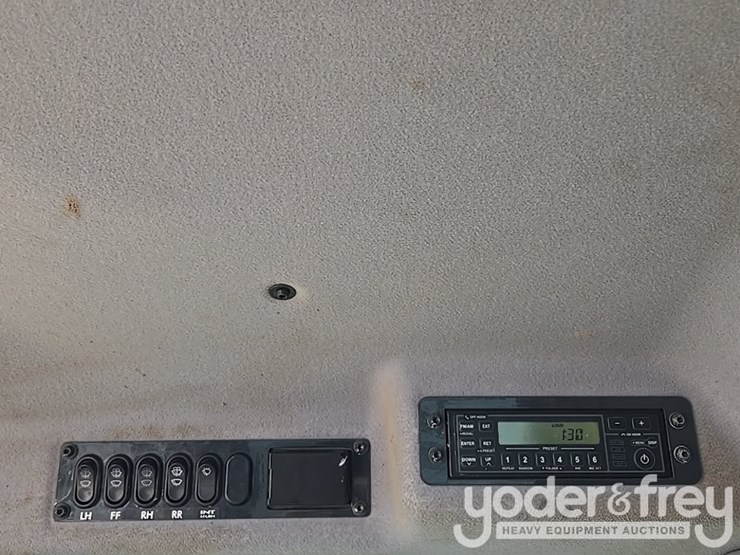 2022-komatsu-d61px-24-image-53