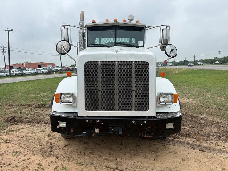 2016-peterbilt-367-image-2