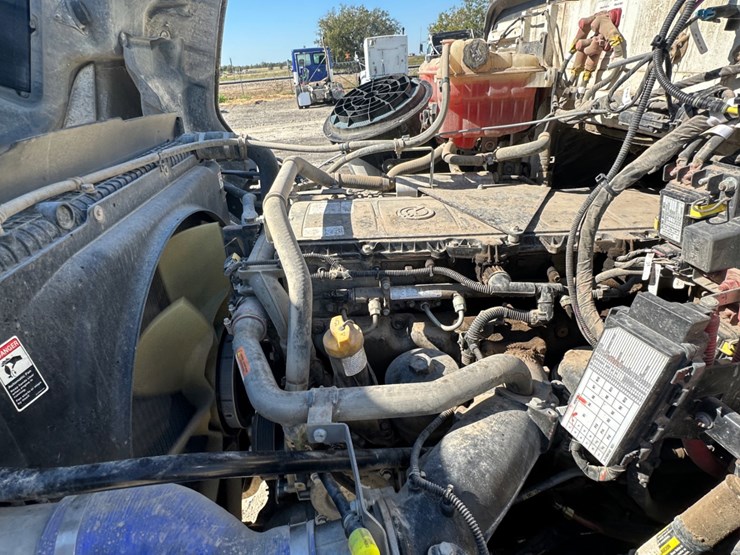 2021-western-star-4700-image-11