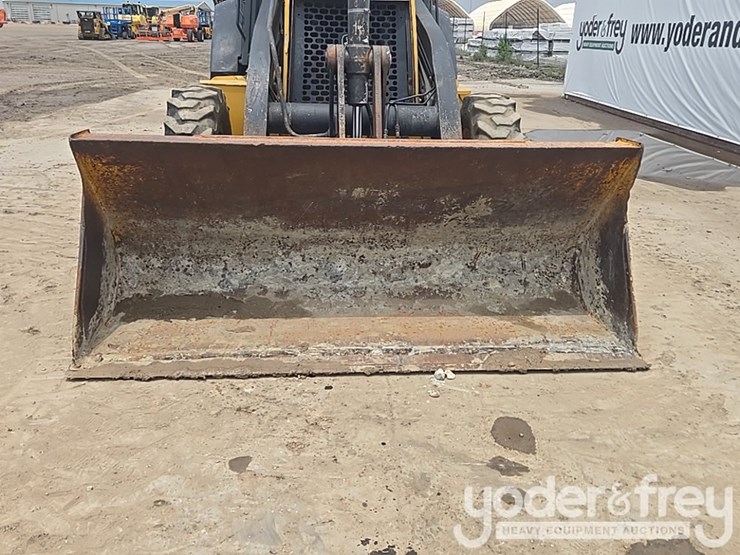 2010-deere-310sj-image-21