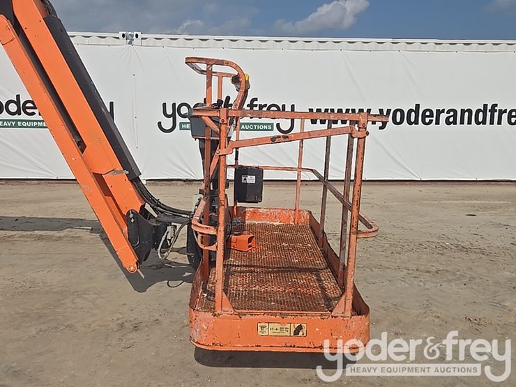 2016-jlg-800aj-image-33
