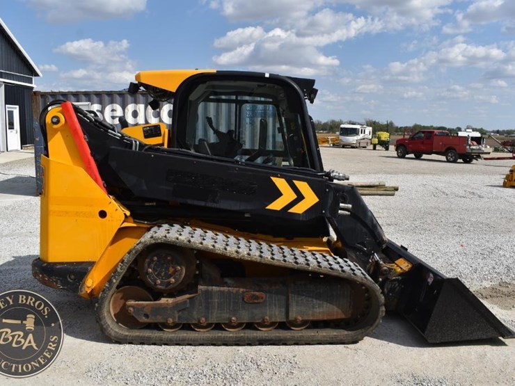 2020-jcb-3ts-8t-image-9