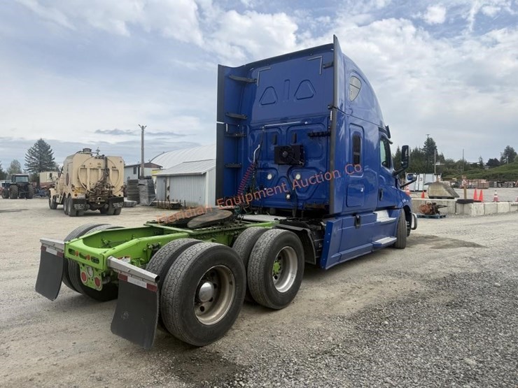 2020-freightliner-cascadia-113-image-9