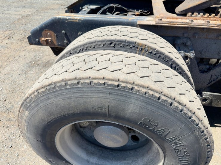 2000-kenworth-t800-image-17