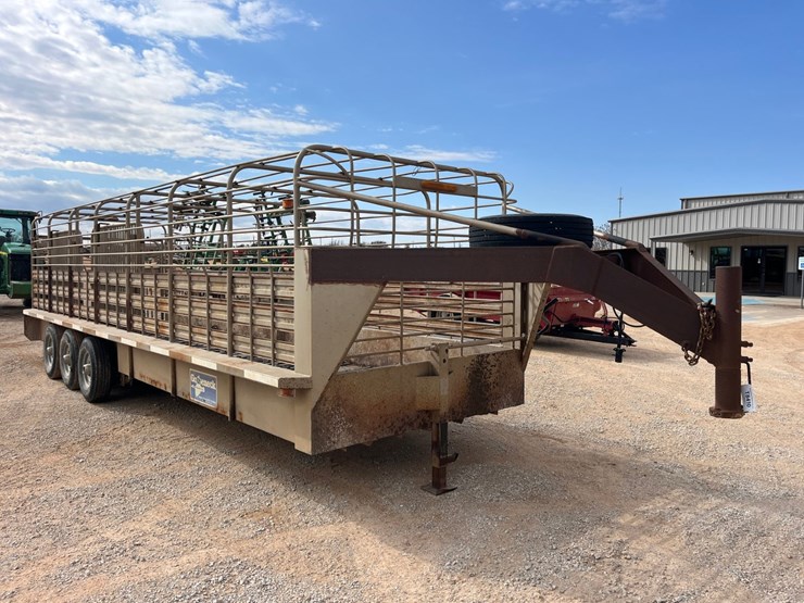 #t8410-•-2010-gn-stock-trailer-image-4