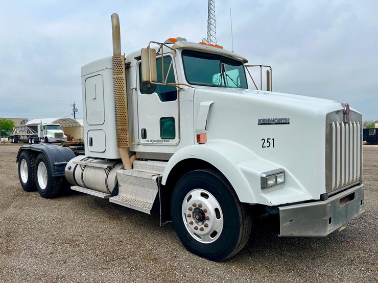 2013-kenworth-t800-image-6