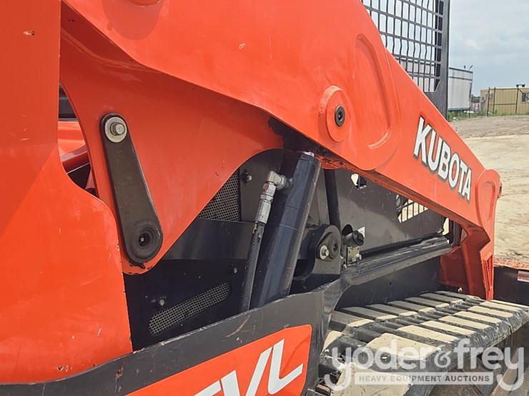 2021-kubota-svl65-2-image-37