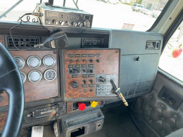 2000-kenworth-t800-image-28