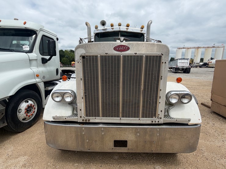 1975-peterbilt-359-image-2