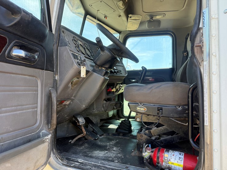 2013-peterbilt-367-image-16