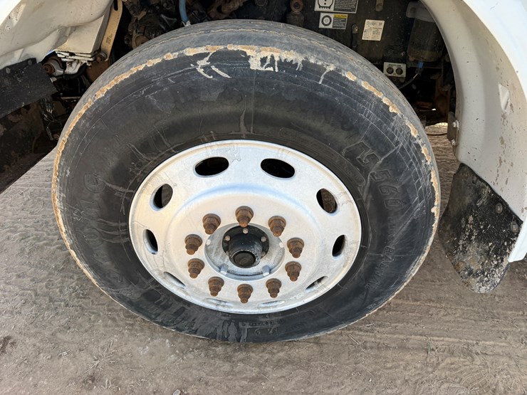 2013-peterbilt-367-image-14