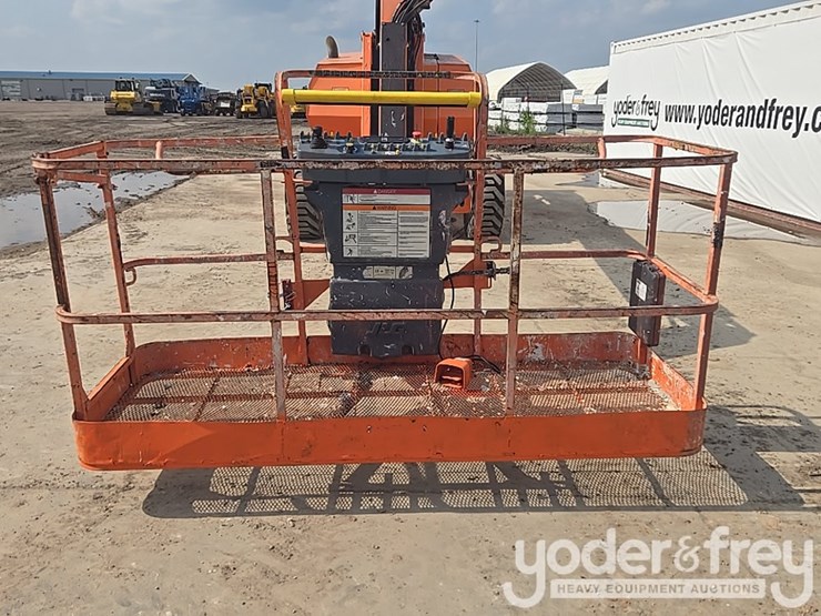 2016-jlg-800aj-image-34
