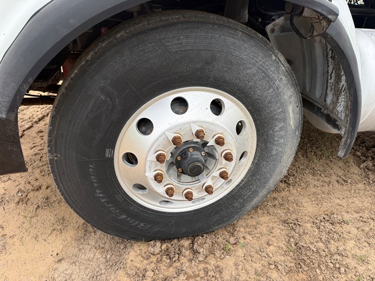 2016-peterbilt-367-image-14