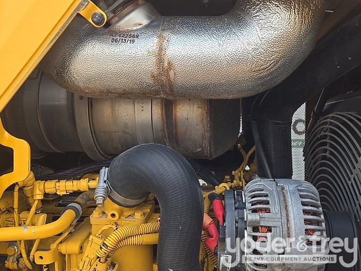 2019-deere-450k-lgp-image-38