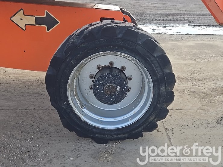 2016-jlg-800aj-image-13