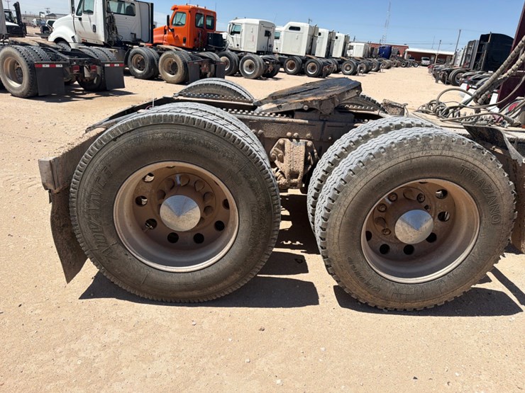 2005-peterbilt-379-image-4