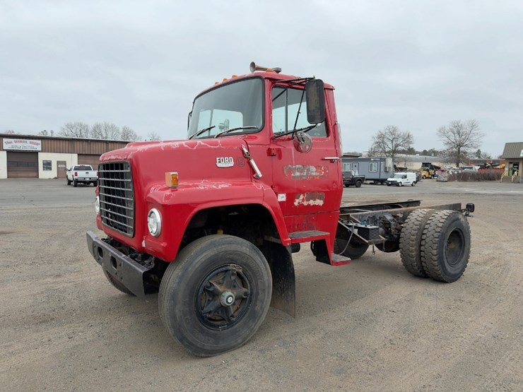 1970-ford-8000-image-1