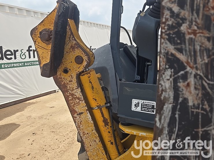 2010-deere-310sj-image-33