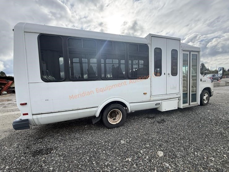 2010-ford-e450-image-7