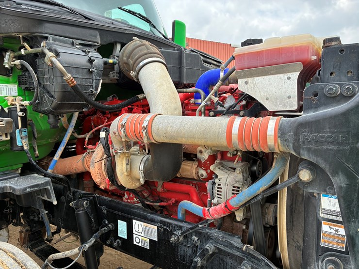 2014-peterbilt-567-image-14