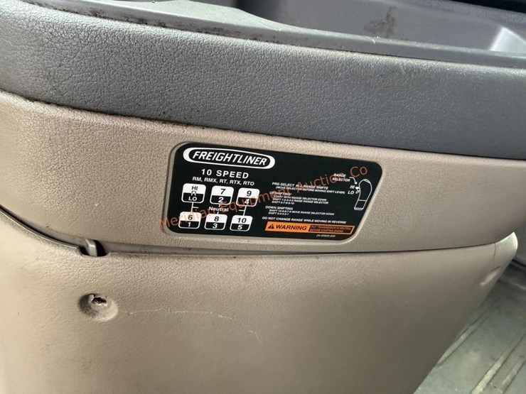 2014-freightliner-108sd-image-49