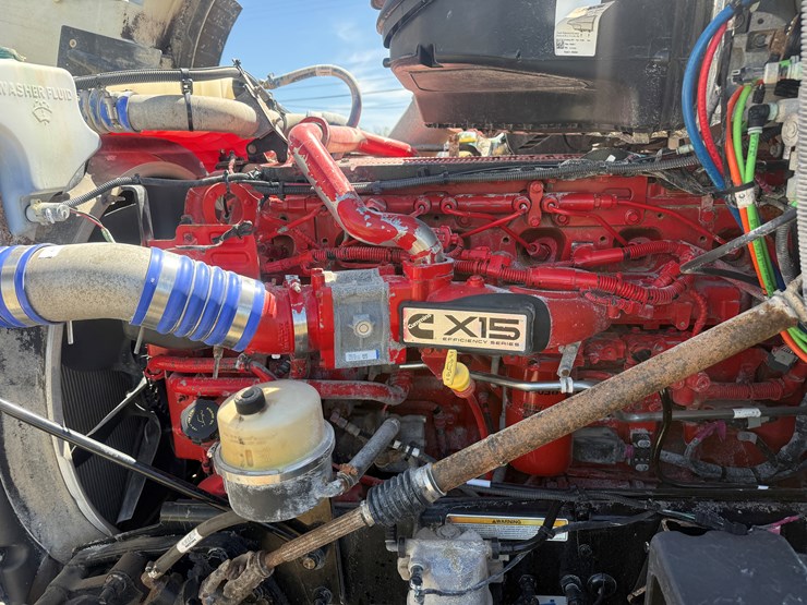 2018-peterbilt-567-image-10