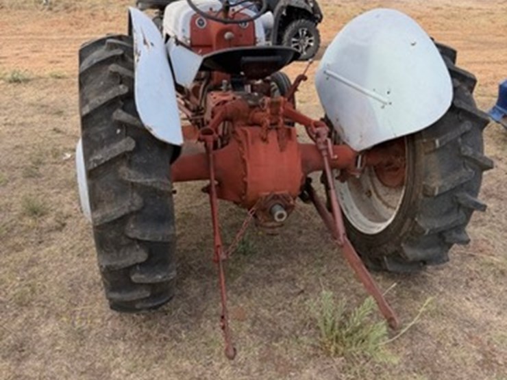 ford-tractor-image-2
