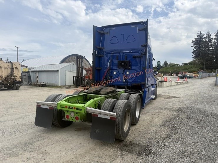 2020-freightliner-cascadia-113-image-8