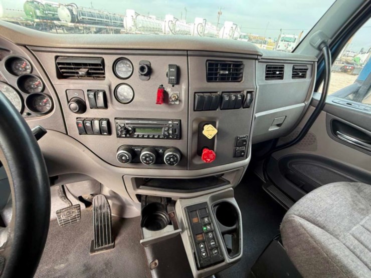 2014-peterbilt-579-image-16