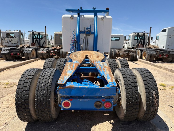 2009-peterbilt-365-image-7