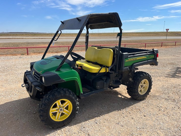 2016-john-deere-gator-image-1