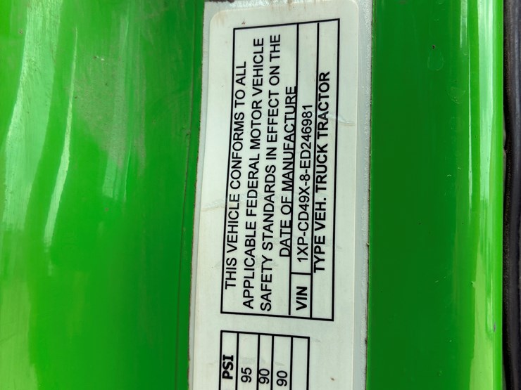 2014-peterbilt-567-image-16