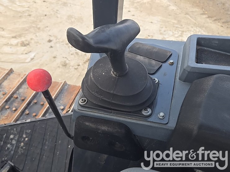 2019-deere-450k-lgp-image-46