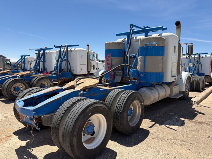 2009-peterbilt-365-image-5