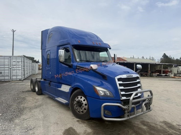 2020-freightliner-cascadia-113-image-11