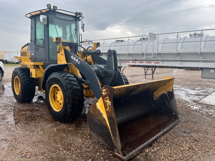 2006-deere-444j-image-2