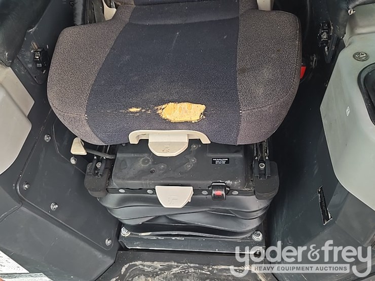 2022-komatsu-d61px-24-image-46