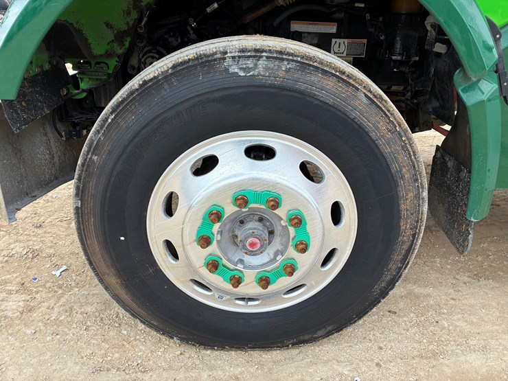 2019-peterbilt-567-image-9