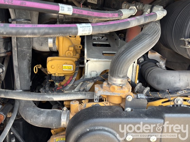 2022-caterpillar-299d3-image-29
