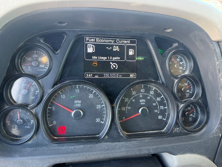 2018-peterbilt-567-image-18