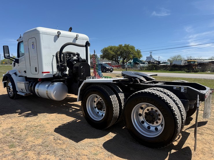 2018-peterbilt-567-image-6