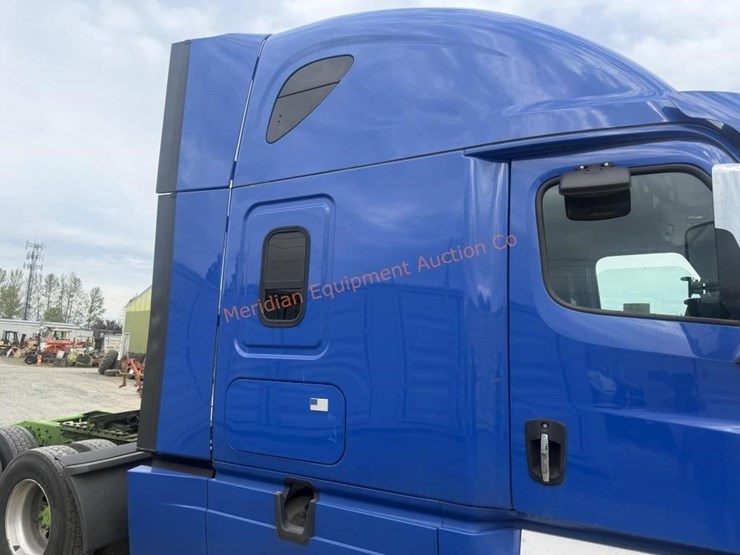 2020-freightliner-cascadia-113-image-32